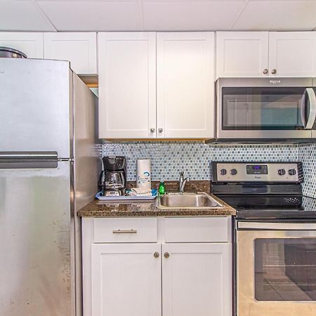 Oversized Ocean View Queen Suite With Beautiful Fireplace And Accents - Sleeps 4 Guests! Myrtle Beach Zimmer foto