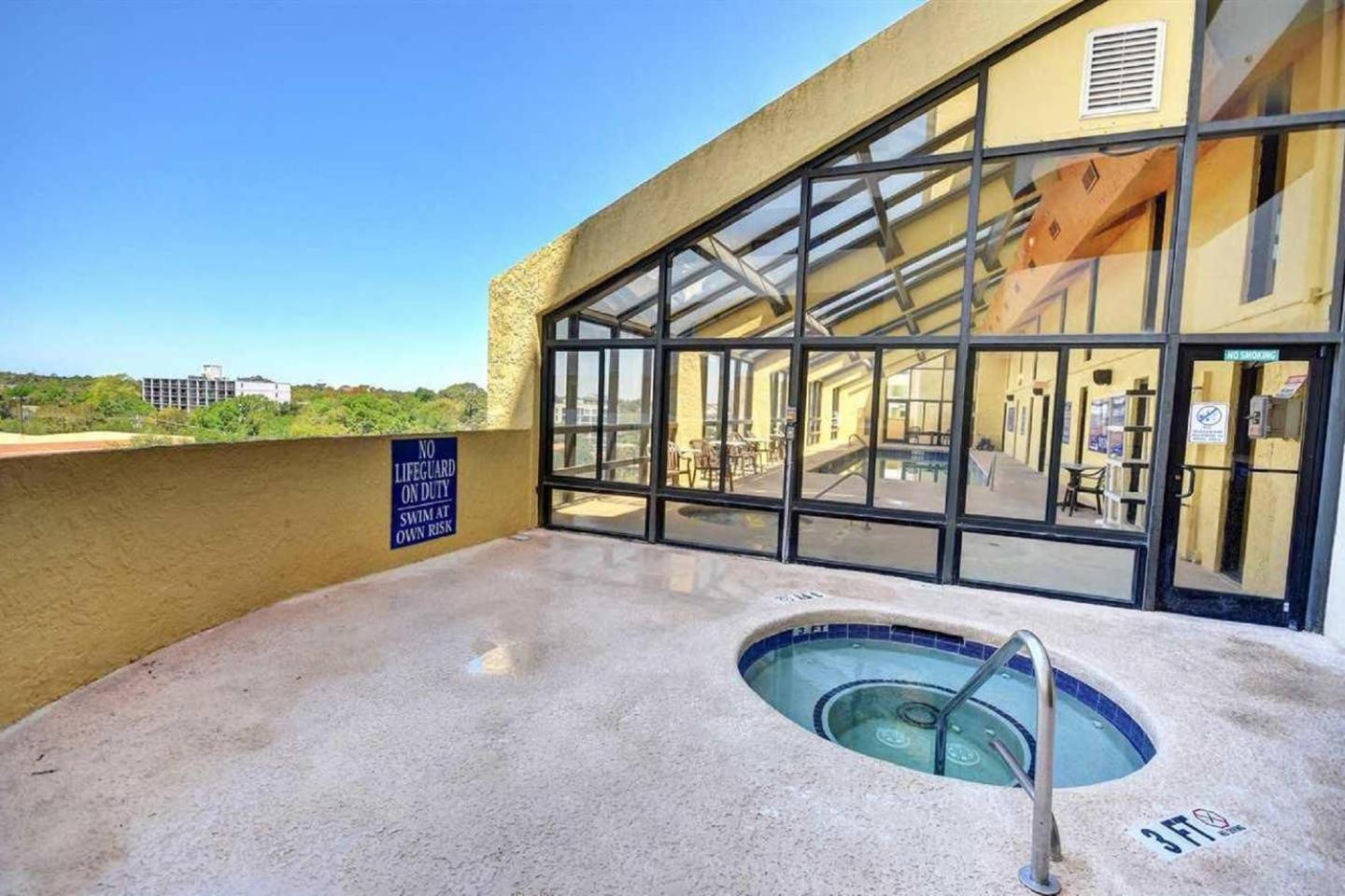 Oversized Ocean View Queen Suite With Beautiful Fireplace And Accents - Sleeps 4 Guests! Myrtle Beach Zimmer foto
