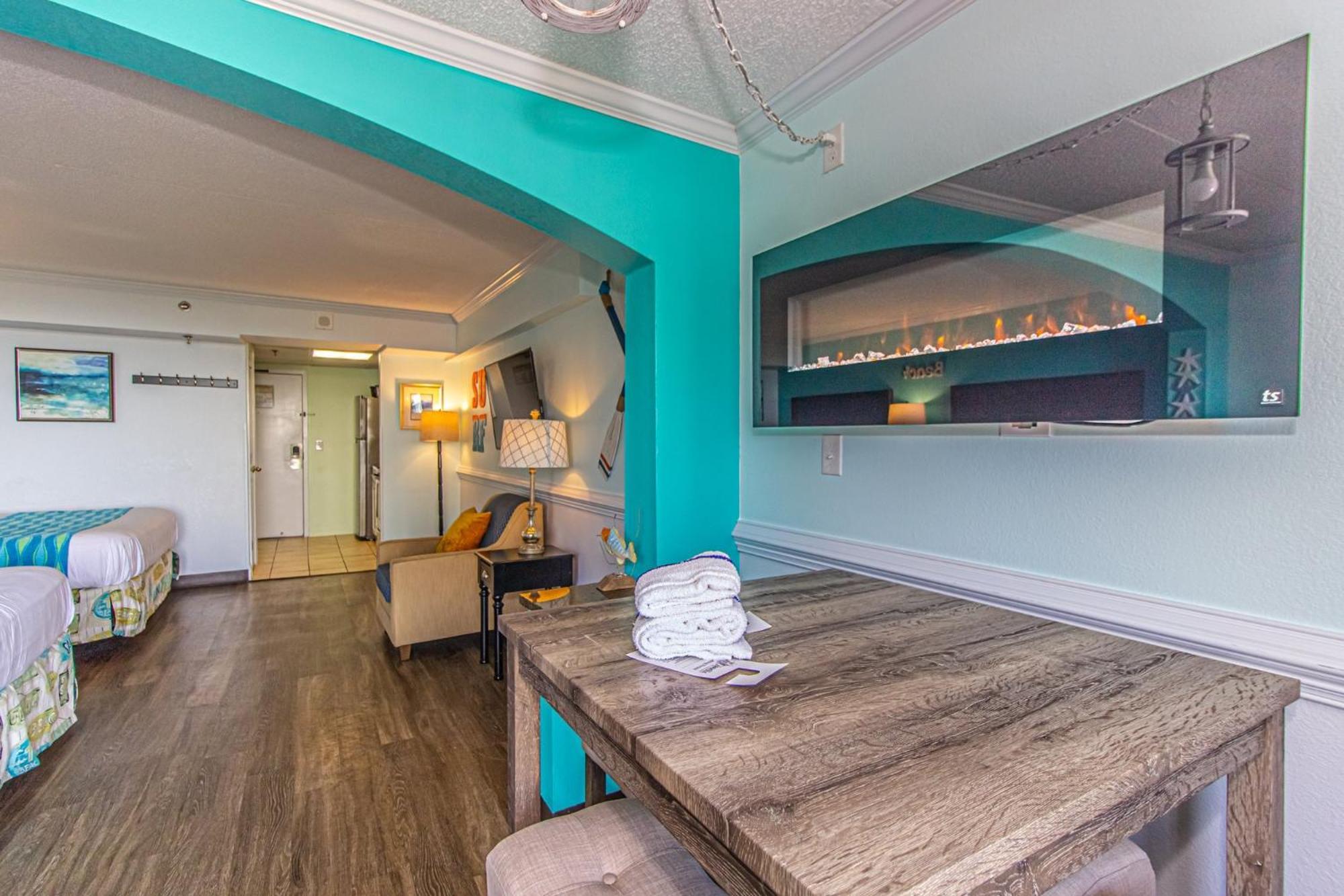 Oversized Ocean View Queen Suite With Beautiful Fireplace And Accents - Sleeps 4 Guests! Myrtle Beach Zimmer foto