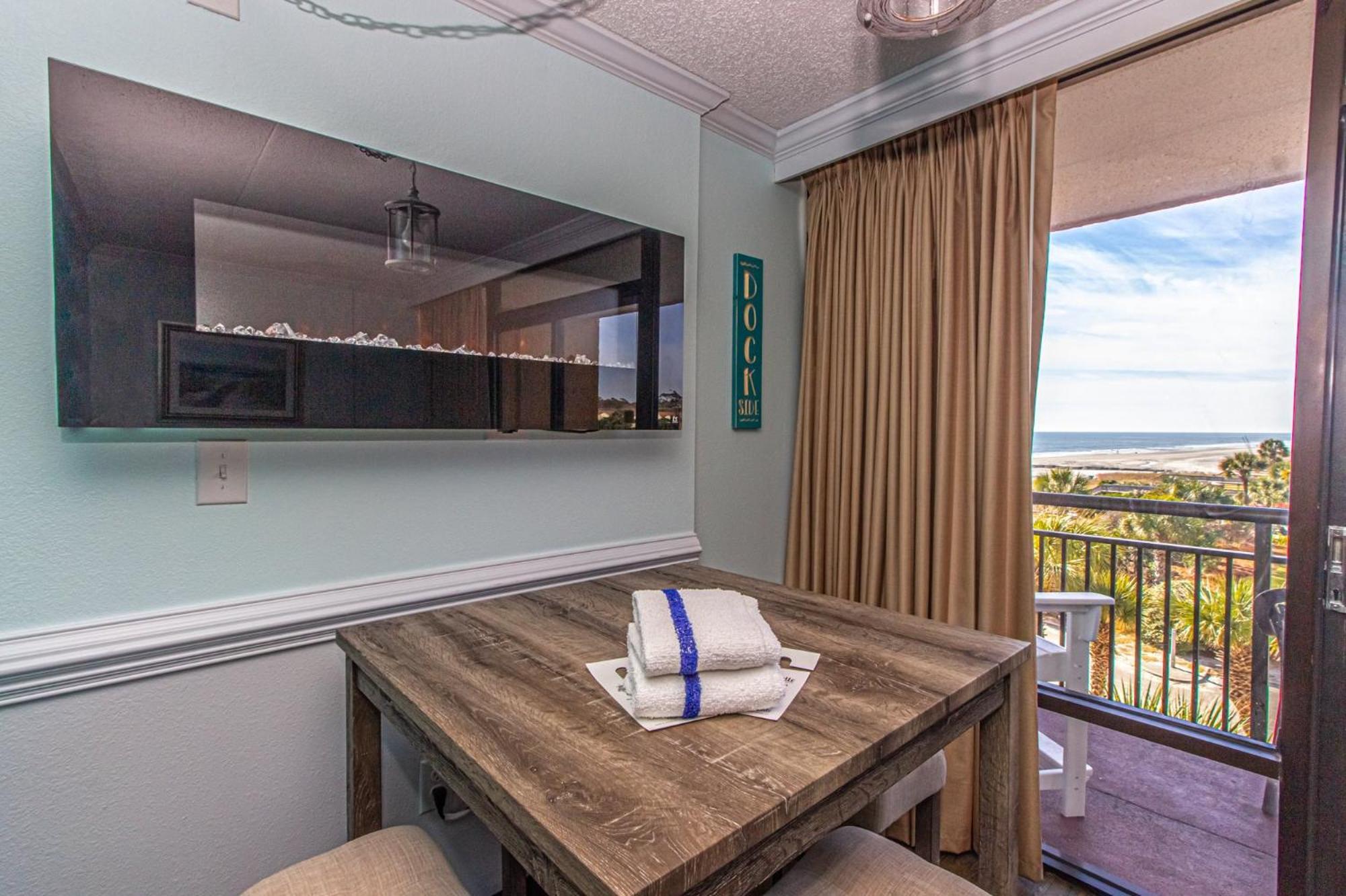 Oversized Ocean View Queen Suite With Beautiful Fireplace And Accents - Sleeps 4 Guests! Myrtle Beach Zimmer foto